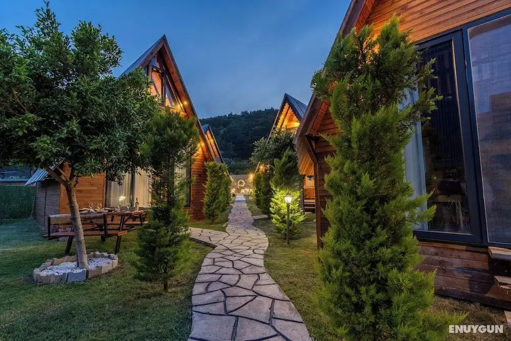 Karaöz Sapphire Bungalows & Hotel logo