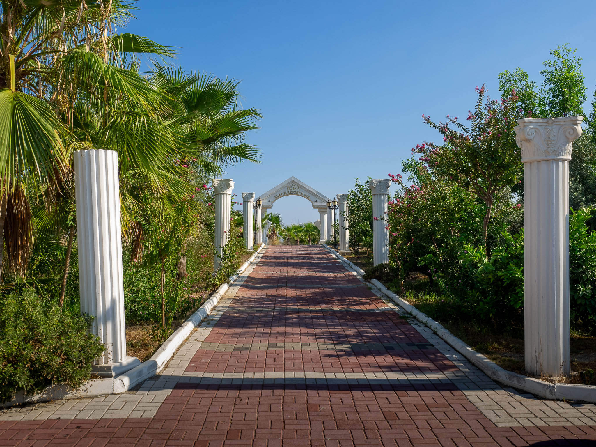 Roma Beach Resort & Spa logo